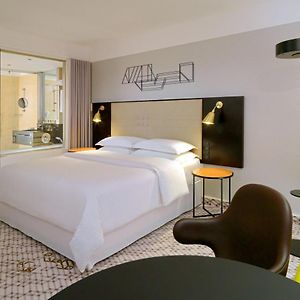Premium Queen Room